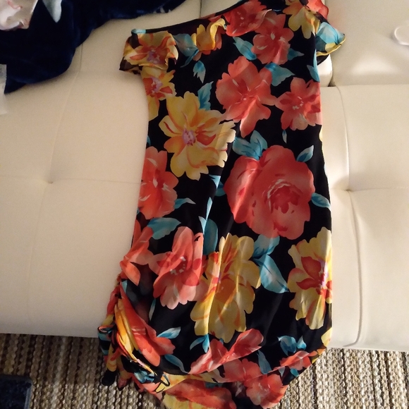 Dresses - Picture 7 of 8